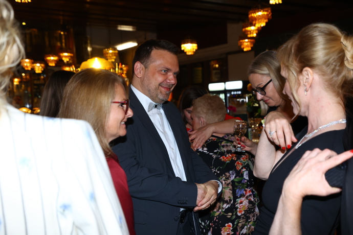 FOTO: Martin Baxa na premiéře. – stránka 63