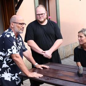 Zdeněk Pohlreich říká, že kvalita českých restaurací stoupá, ale trápí je nové starosti. 