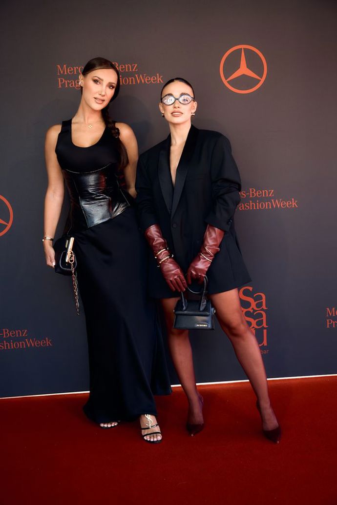 FOTO: Taťána Makarenko a Petra Beníšková. – stránka 18