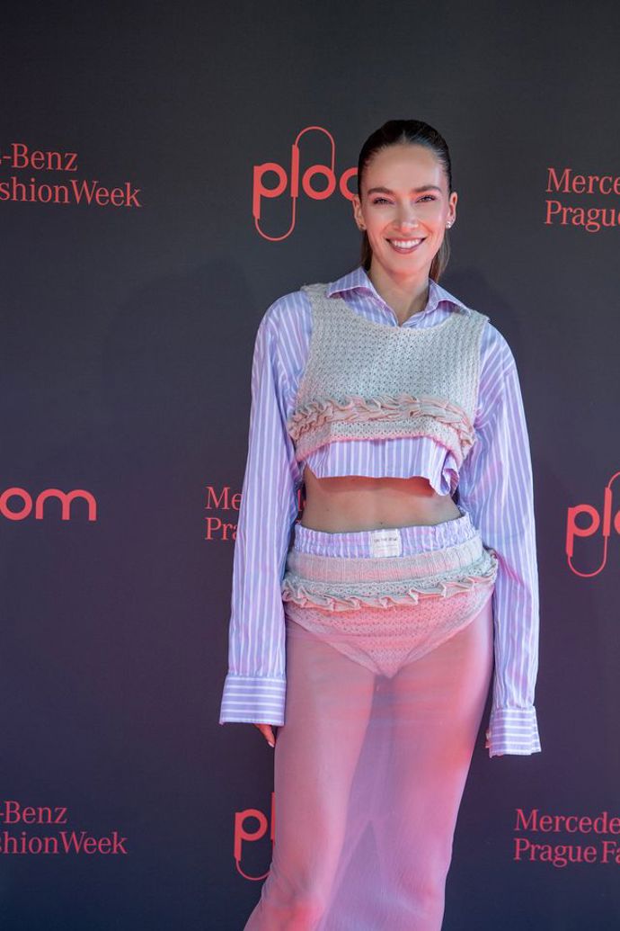FOTO: Vysmátá Andrea Bezděková. – stránka 2