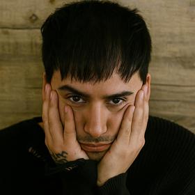 Otto Solčány je zpěvák, který otevřeně mluví o svém boji s duševní chorobou.