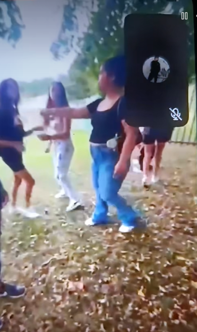 FOTO: V mosteckém parku došlo k bitce dvou dívek. – stránka 4