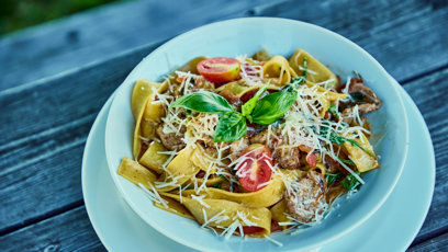 FOTO: Pappardelle s grilovanou panenkou, rukolou a parmazánem.