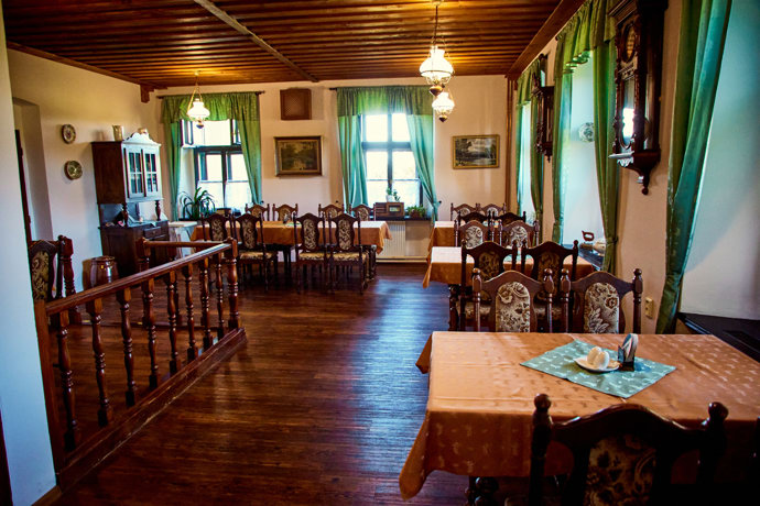 FOTO: Restaurace Na Čertovce má nové podlahy. – stránka 13