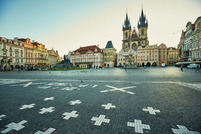 FOTO: Staroměstské náměstí se objevuje v nové knize Dana Browna. – stránka 3