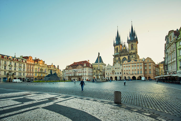 FOTO: Staroměstské náměstí se objevuje v nové knize Dana Browna. – stránka 2