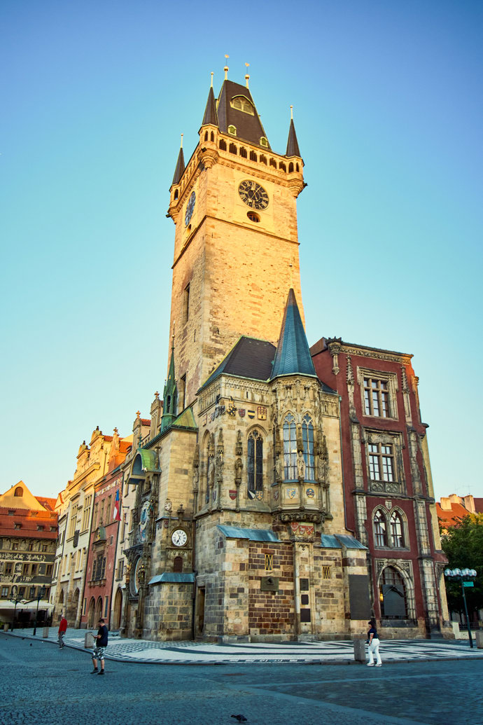 FOTO: Staroměstské náměstí se objevuje v nové knize Dana Browna.