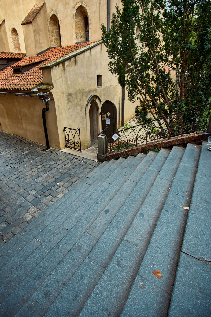FOTO: Staronová synagoga je jednou z ústřední lokací v nové knize Dana Browna. – stránka 57