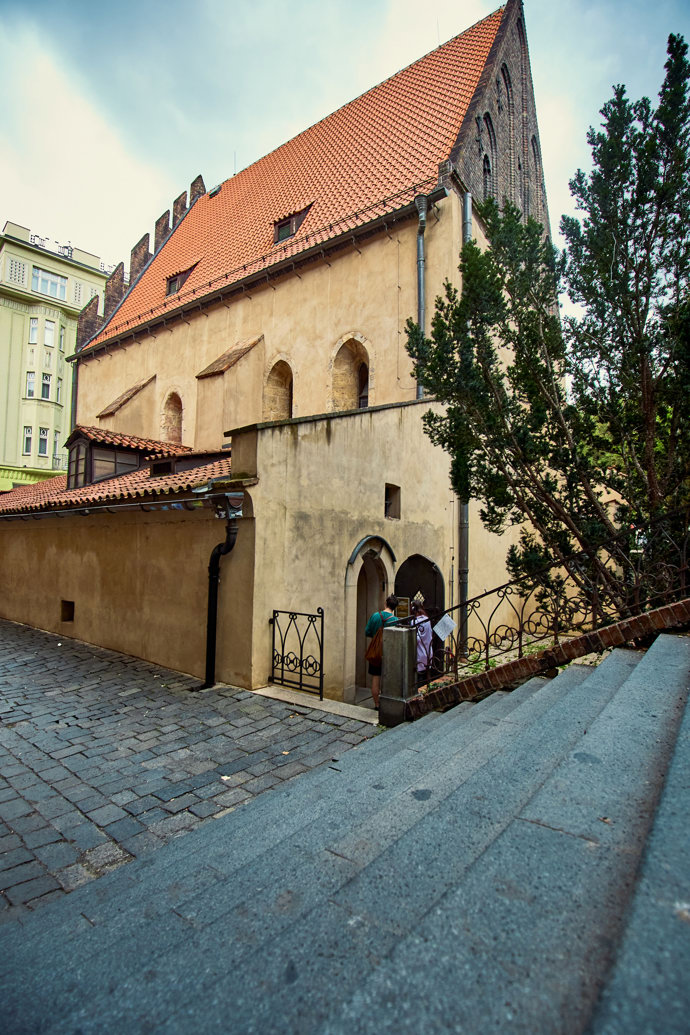 FOTO: Staronová synagoga je jednou z ústřední lokací v nové knize Dana Browna. – stránka 56