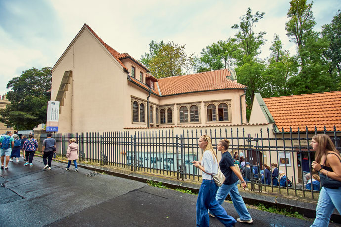 FOTO: Vchod do starého židovského hřbitova. – stránka 40