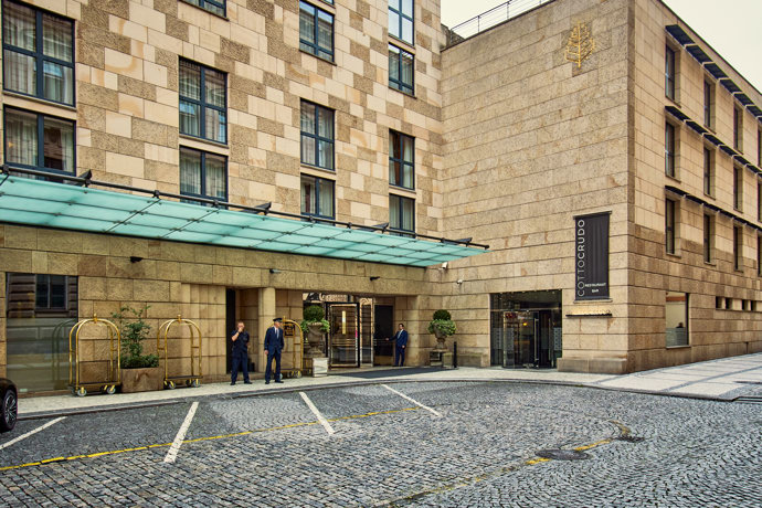 FOTO: V hotelu Four Seasons je ubytovaná knižní postava symbologa Roberta Langdona. – stránka 119