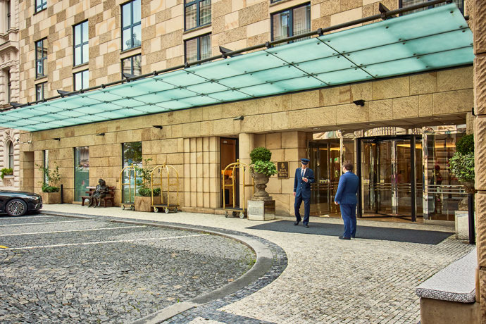 FOTO: V hotelu Four Seasons je ubytovaná knižní postava symbologa Roberta Langdona. – stránka 121