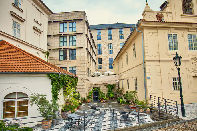 FOTO: V hotelu Four Seasons je ubytovaná knižní postava symbologa Roberta Langdona. – stránka 122
