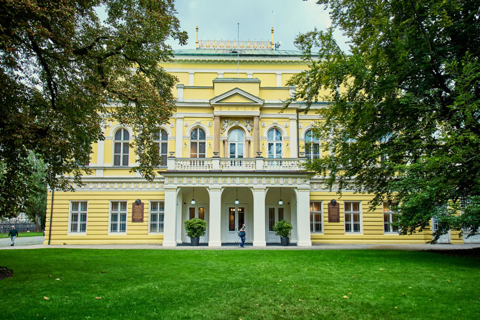 FOTO: Dan Brown popisuje palác Žofín ve své nové knize. – stránka 64