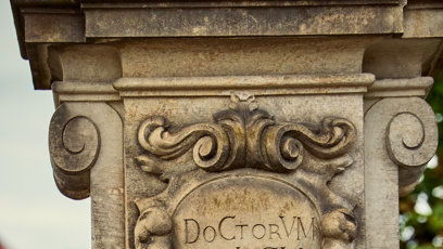 FOTO: Detail podstavce sochy svatého Augustina na Karlově mostě v Praze.