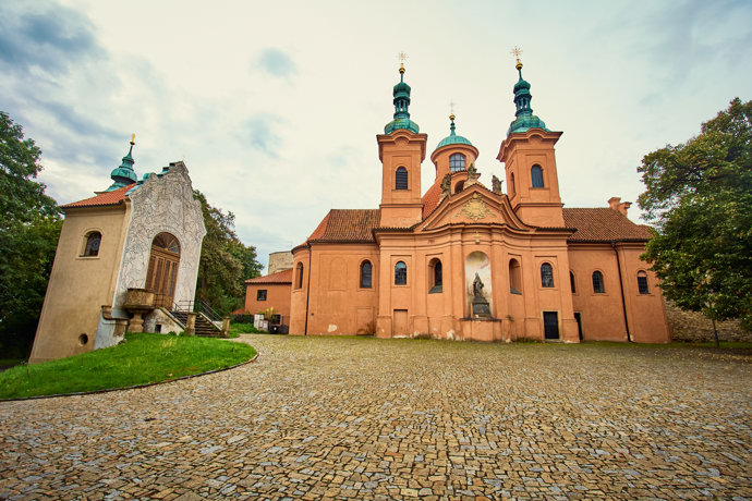 FOTO: Kostel sv. Vavřince a kaple Kalvárie na Petříně. – stránka 1