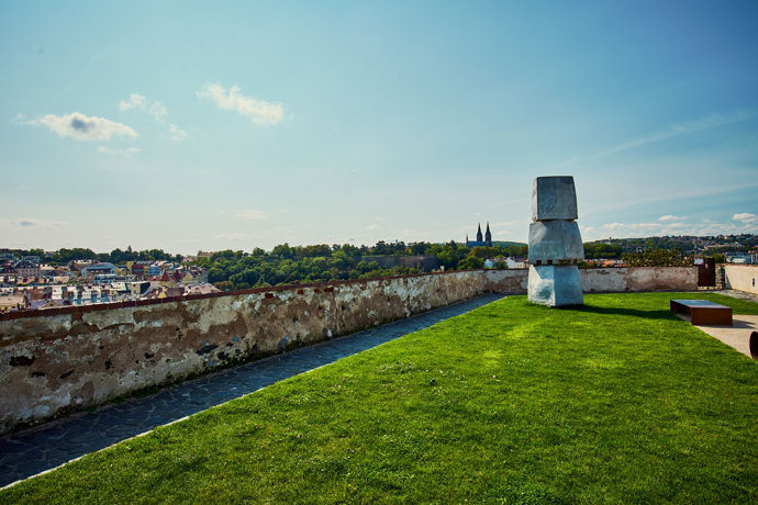 FOTO: Bastion v parku Folimanka. I zde se odehrává děj nové knihy Dana Browna. – stránka 13