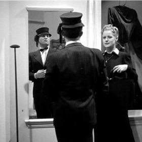 Eliška Pleyová ve vedlejší roli ve filmu Dívka v modrém. Na snímku s hlavní hvězdou Oldřichem Novým.