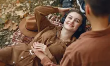 Láska kvete i na podzim.