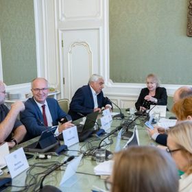 Zákon má chránit děti. Odborníci při debatě v Senátu varovali před dopady rozvodové novely