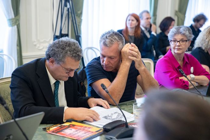Foto k tématu senat – stránka 1