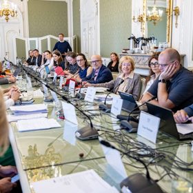 Zákon má chránit děti. Odborníci při debatě v Senátu varovali před dopady rozvodové novely