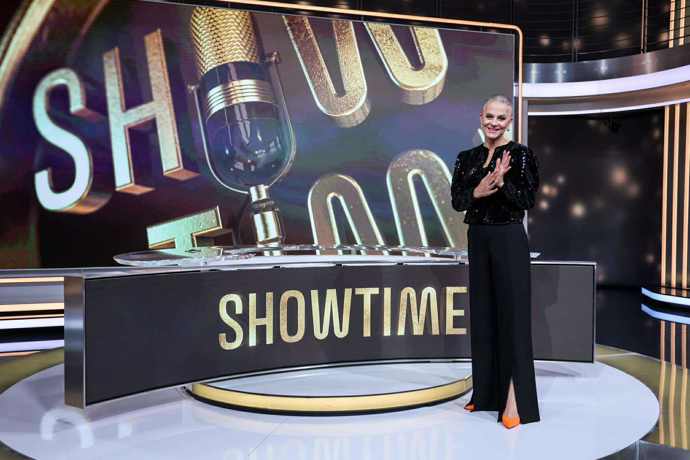 FOTO: Laďka Něrgešová ve studiu bez vlasů. – stránka 12