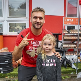 Tary si díky svým fanouškům vydělává miliony.