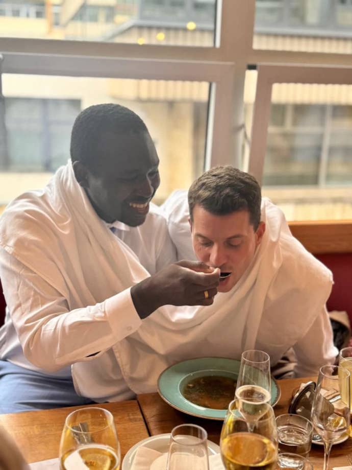 FOTO: Martin Hranáč na svatbě se svým manželem. – stránka 1