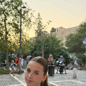 Carla se prý dost možná bude v budoucnu věnovat medicíně. 