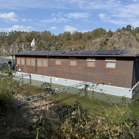 S pořadem Vítejte! jsme se zavítali na hausbót Heleny Vondráčkové a Martina Michala, který kotví na Slapech.