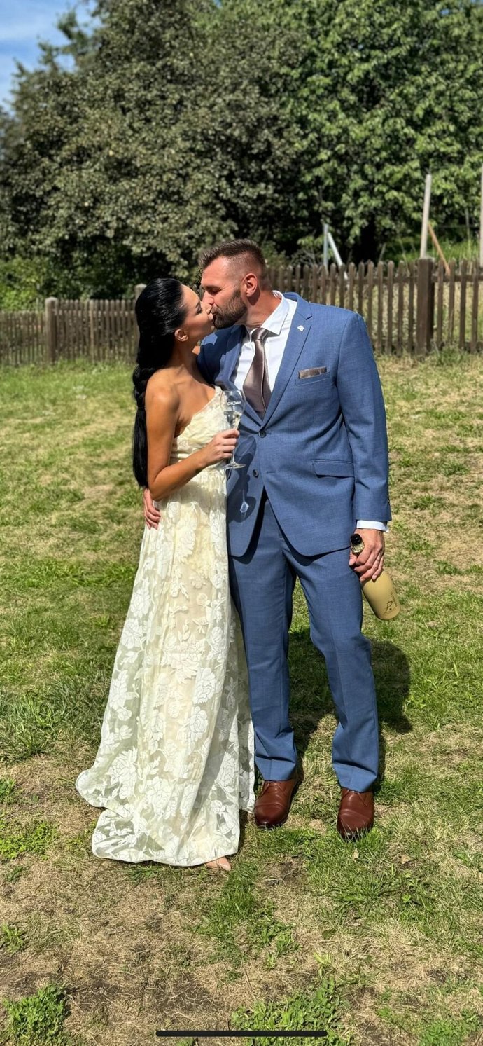 FOTO: Andrea Pomeje si vzala svého partnera Petra Plačka. – stránka 1