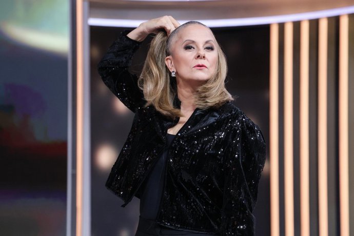 FOTO: Laďka Něrgešová si sundala paruku během vysílání. – stránka 11