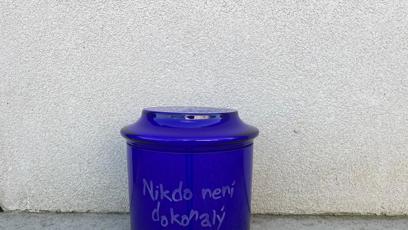 FOTO: Jde o legraci, nikdy nešlo o skutečnou urnu s ostatky Jiřího.