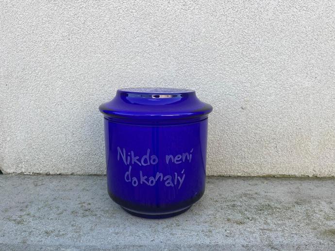 FOTO: Jde o legraci, nikdy nešlo o skutečnou urnu s ostatky Jiřího. – stránka 11