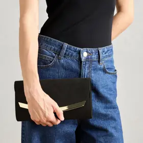 Černé psaníčko se zlatým detailem. Anna Field, 440 Kč