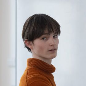 Jan Dlouhý je podle Kateřiny výborný kolega a také motivátor, díky kterému se zlepšuje v herectví. 