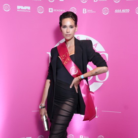 Černou, ale poněkud v odvážnějším provedení, oblékla finalistka České Miss 2010 Kateřina Wohlmann Votavová.