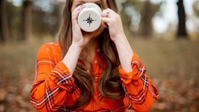 FOTO: žena, pít, hrnek, oranžová