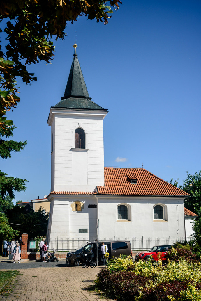 FOTO: Slavnostní obřad proběhl v malém kostele na pražských Stodůlkách. – stránka 3