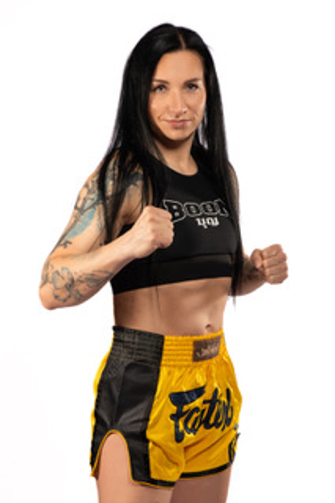 FOTO: Česká thaiboxerka Karolína Vaňková. – stránka 10