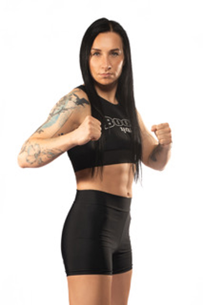 FOTO: Karolína Vaňková se nyní soustředí především na MMA. – stránka 8