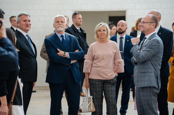 FOTO: Petr Pavel a Eva Pavlová navštívili Pardubický kraj. – stránka 461