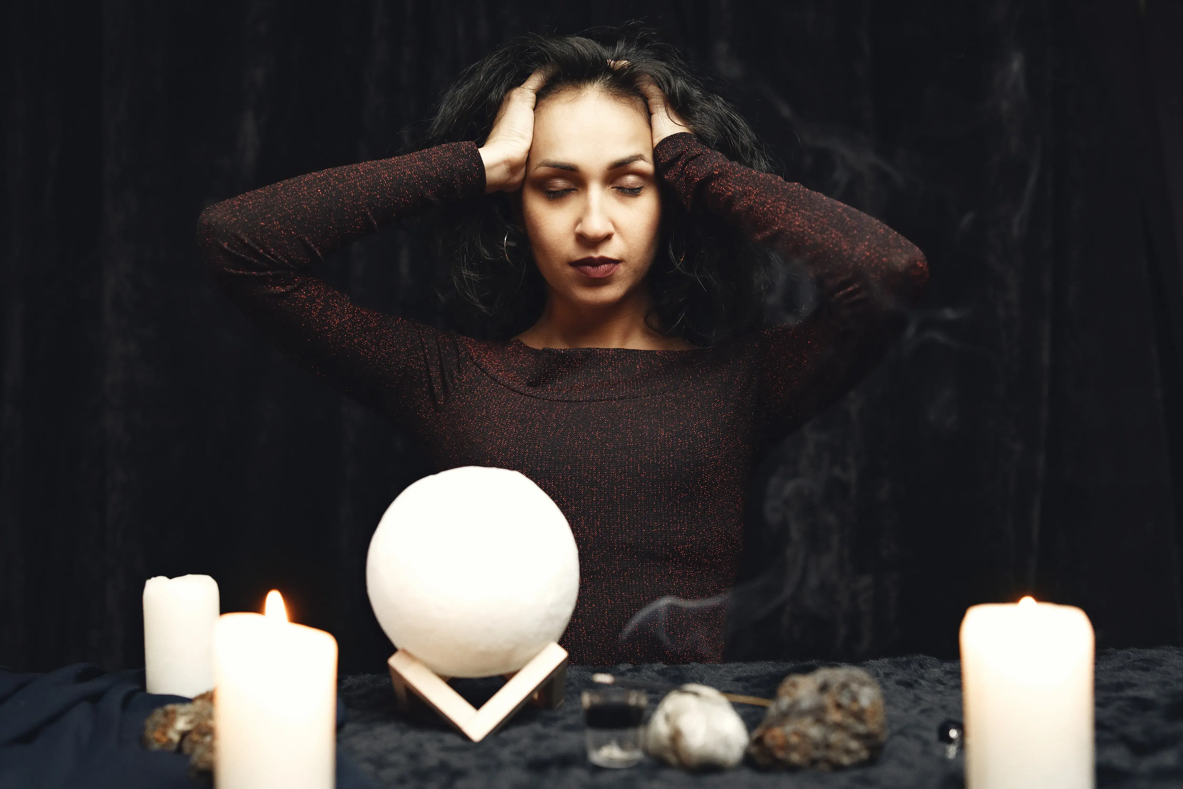 FOTO: žena, jasnovidka, magie, tarot