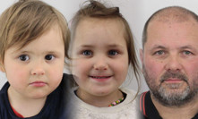 Policie pátrá po sestřičkách a jejich otci.