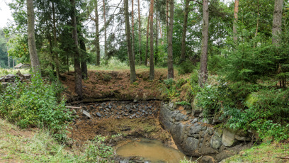 FOTO: Nechybí menší lom.