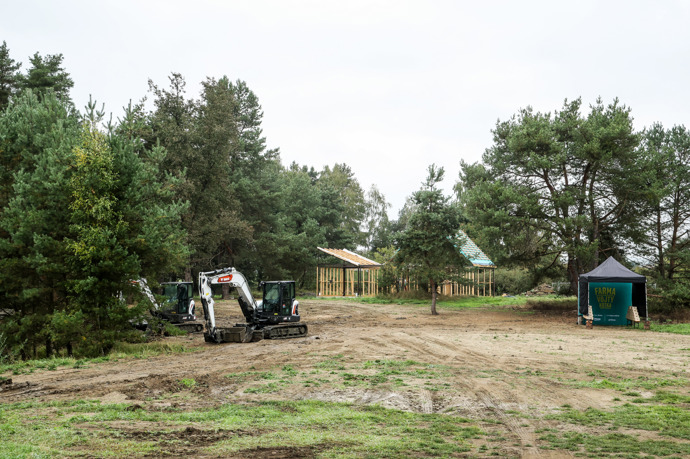 FOTO: Na Farmě se neustále pracuje. – stránka 53