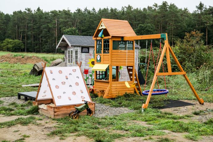 FOTO: Malý Hubísek už má hotový svůj koutek na hraní. – stránka 51