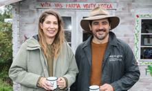 Kotkovy promítali první díl seriálu přímo u sebe na Farmě.