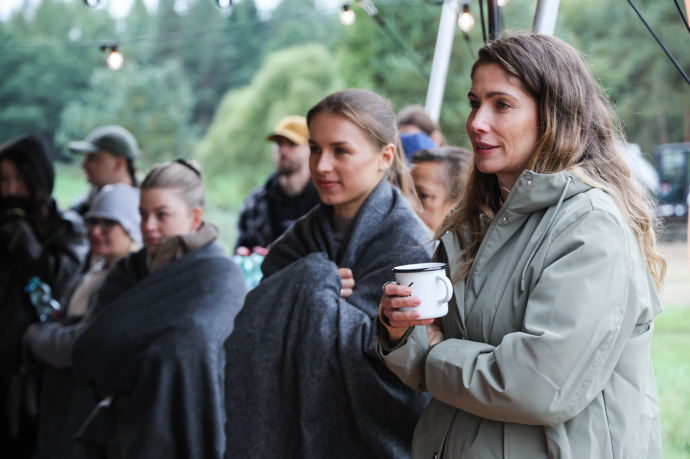 FOTO: Radana sledovala promítání ve stoje. – stránka 36